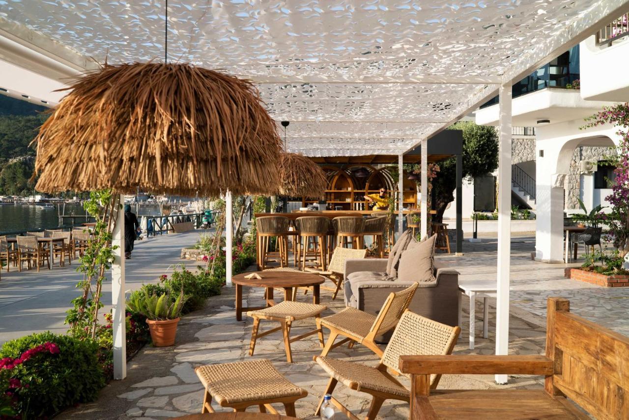 The Diplomat Hotel Турунч Екстериор снимка