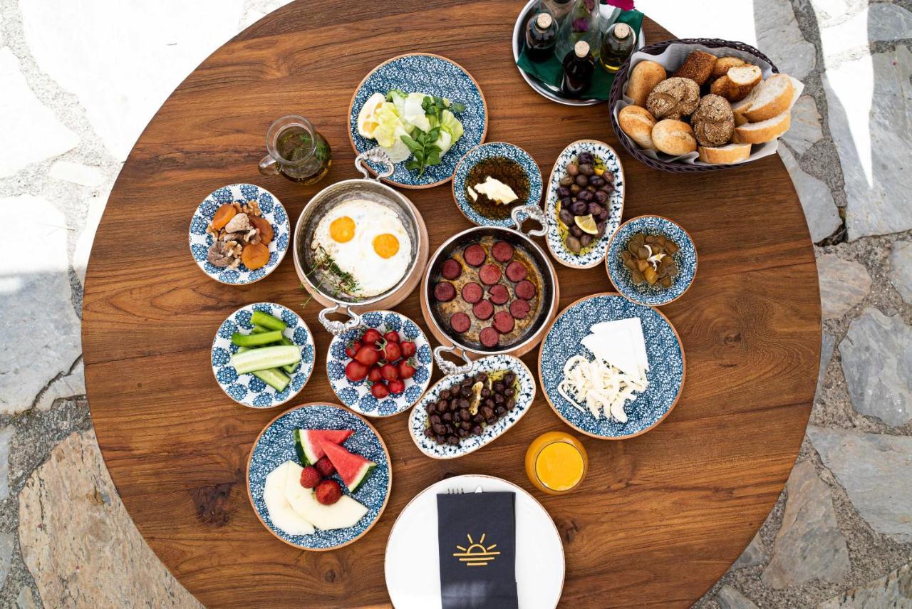 The Diplomat Hotel Турунч Екстериор снимка