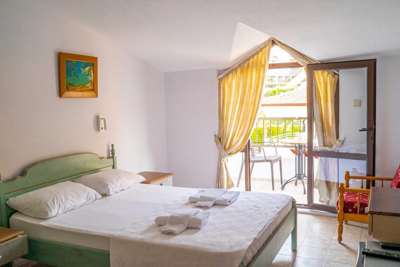 The Diplomat Hotel Турунч Екстериор снимка