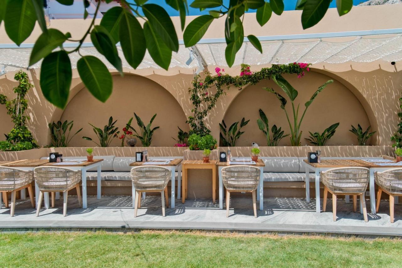 The Diplomat Hotel Турунч Екстериор снимка