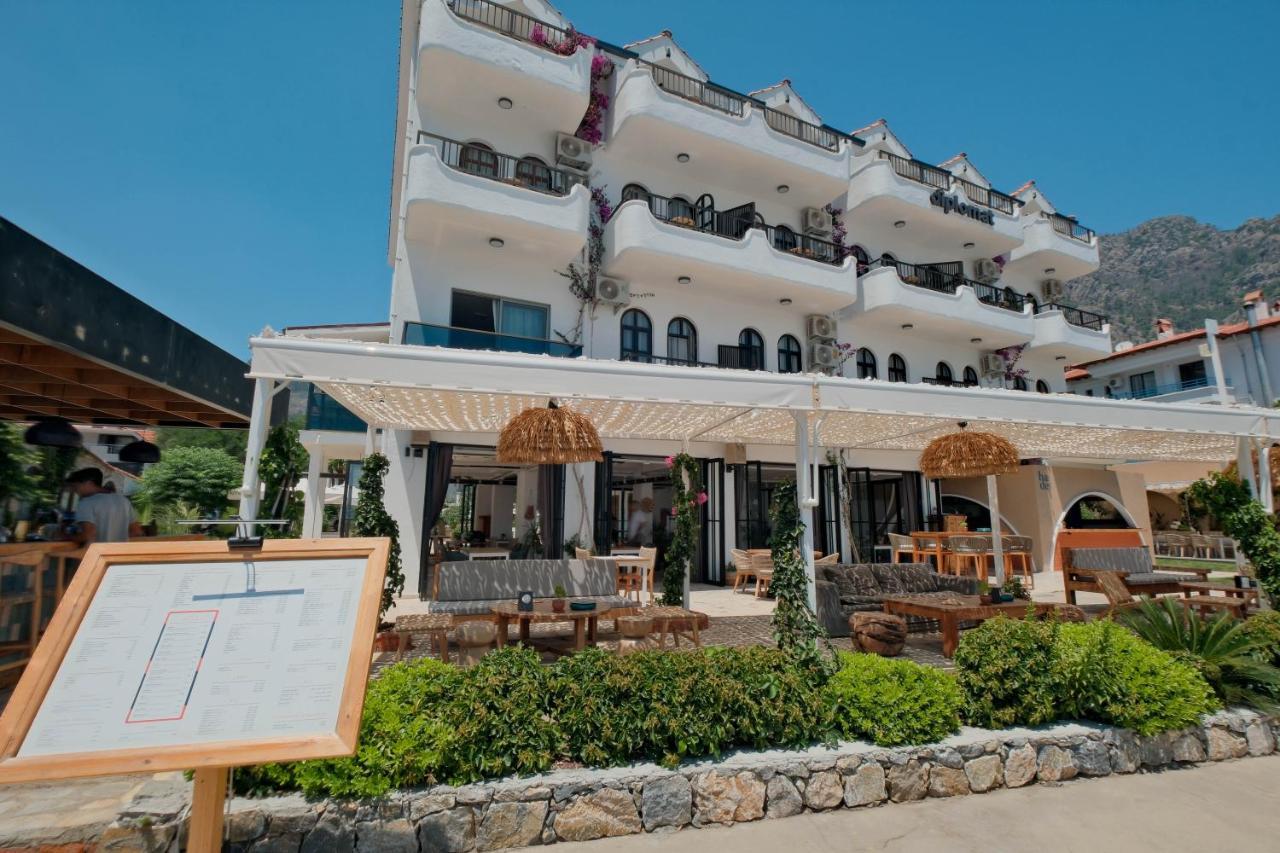 The Diplomat Hotel Турунч Екстериор снимка