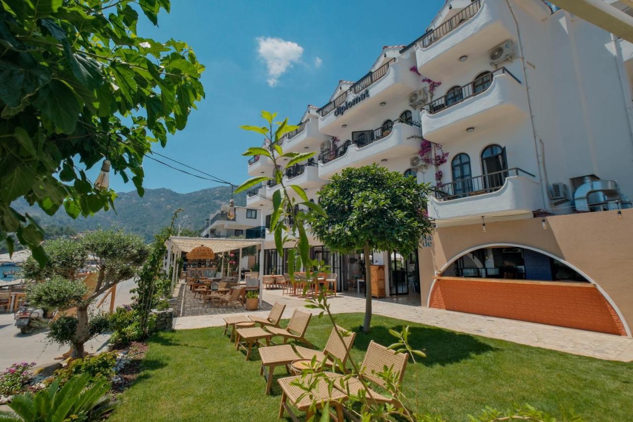 The Diplomat Hotel Турунч Екстериор снимка