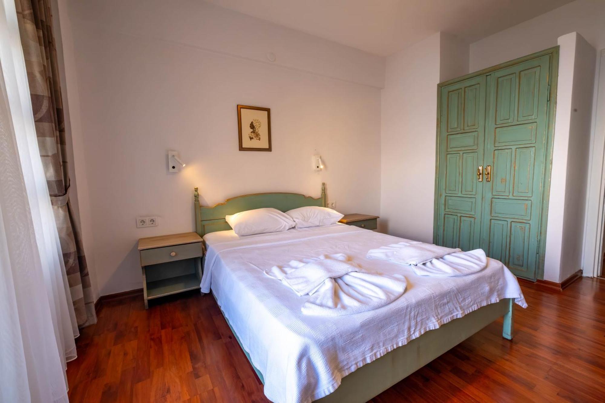 The Diplomat Hotel Турунч Екстериор снимка