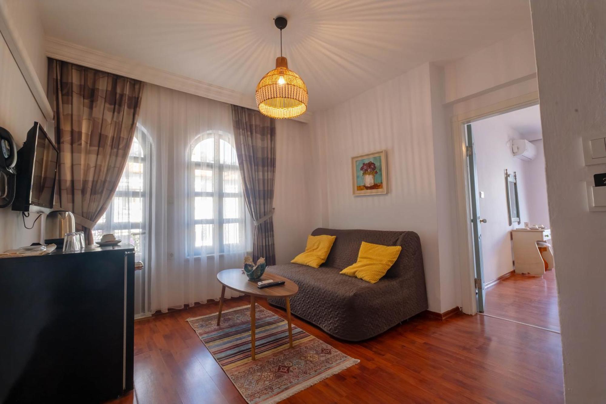 The Diplomat Hotel Турунч Екстериор снимка