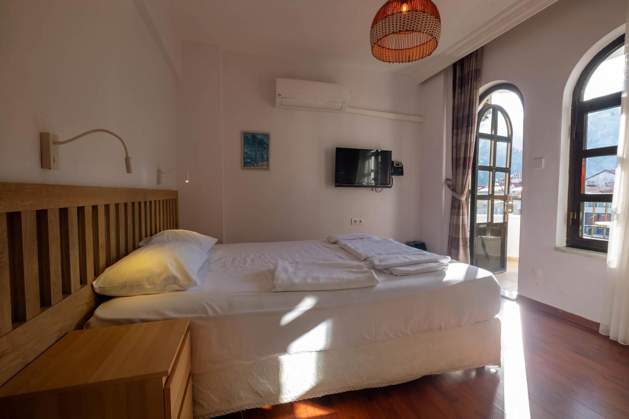 The Diplomat Hotel Турунч Екстериор снимка