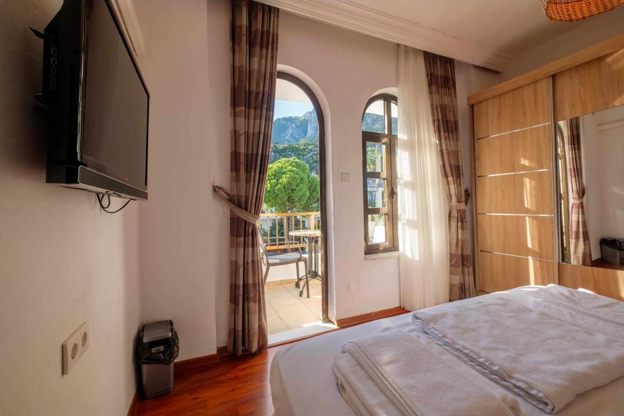 The Diplomat Hotel Турунч Екстериор снимка