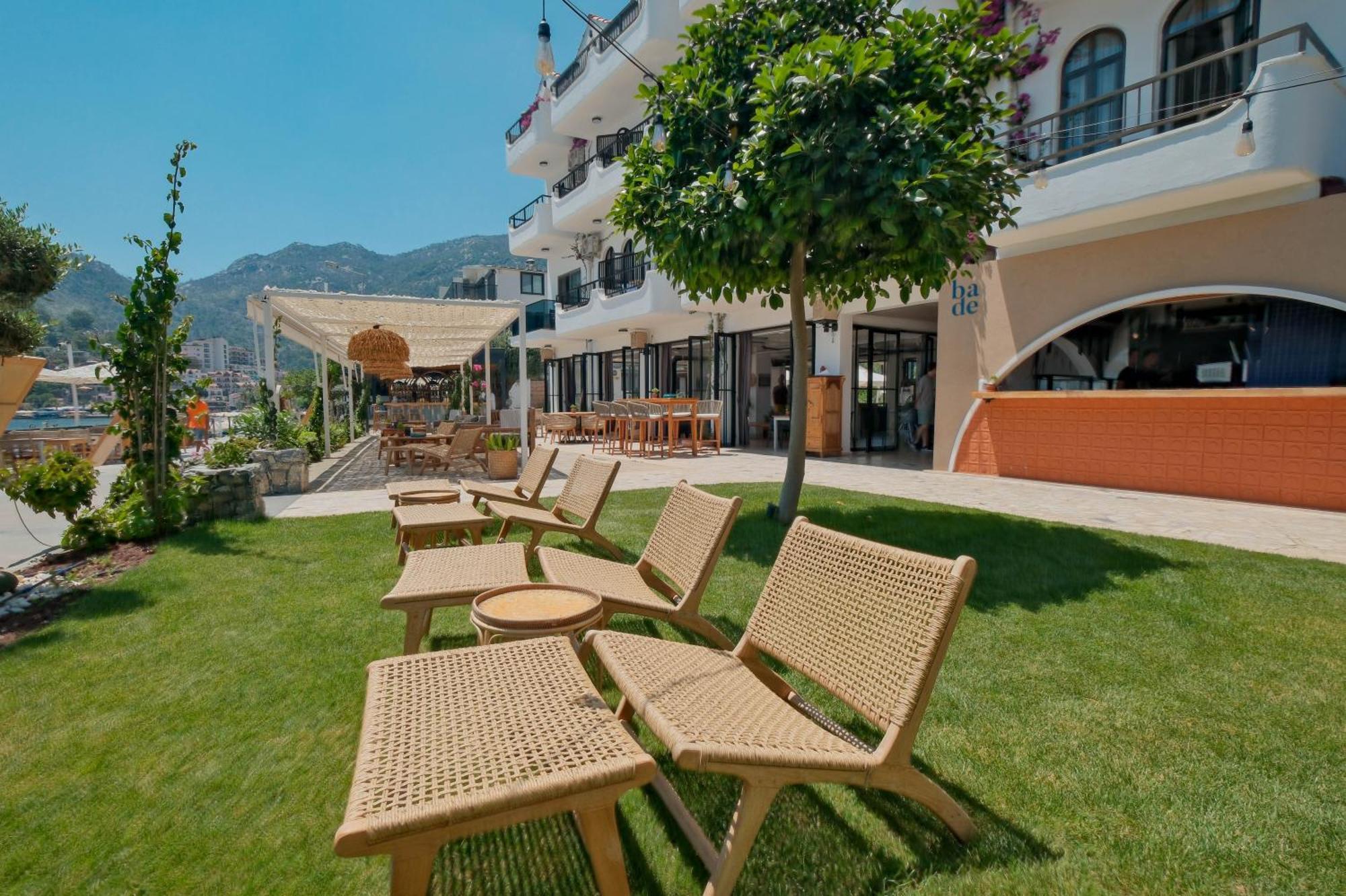 The Diplomat Hotel Турунч Екстериор снимка