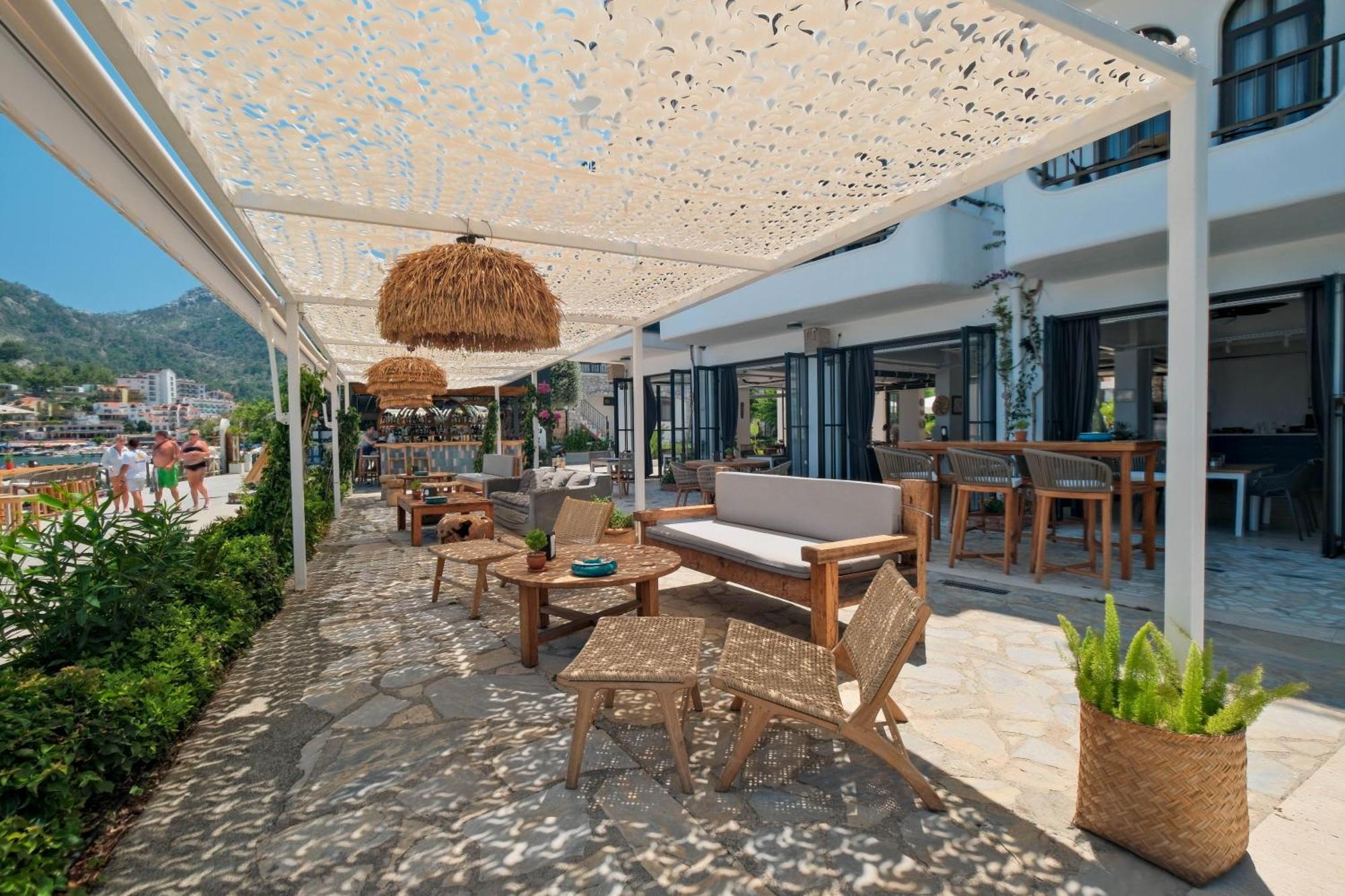 The Diplomat Hotel Турунч Екстериор снимка