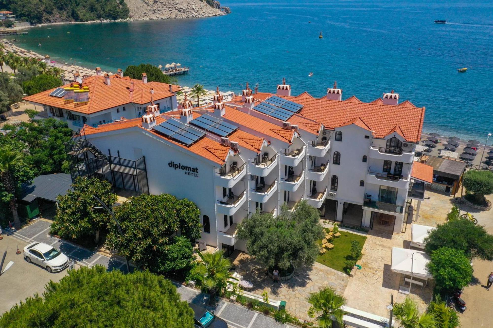 The Diplomat Hotel Турунч Екстериор снимка