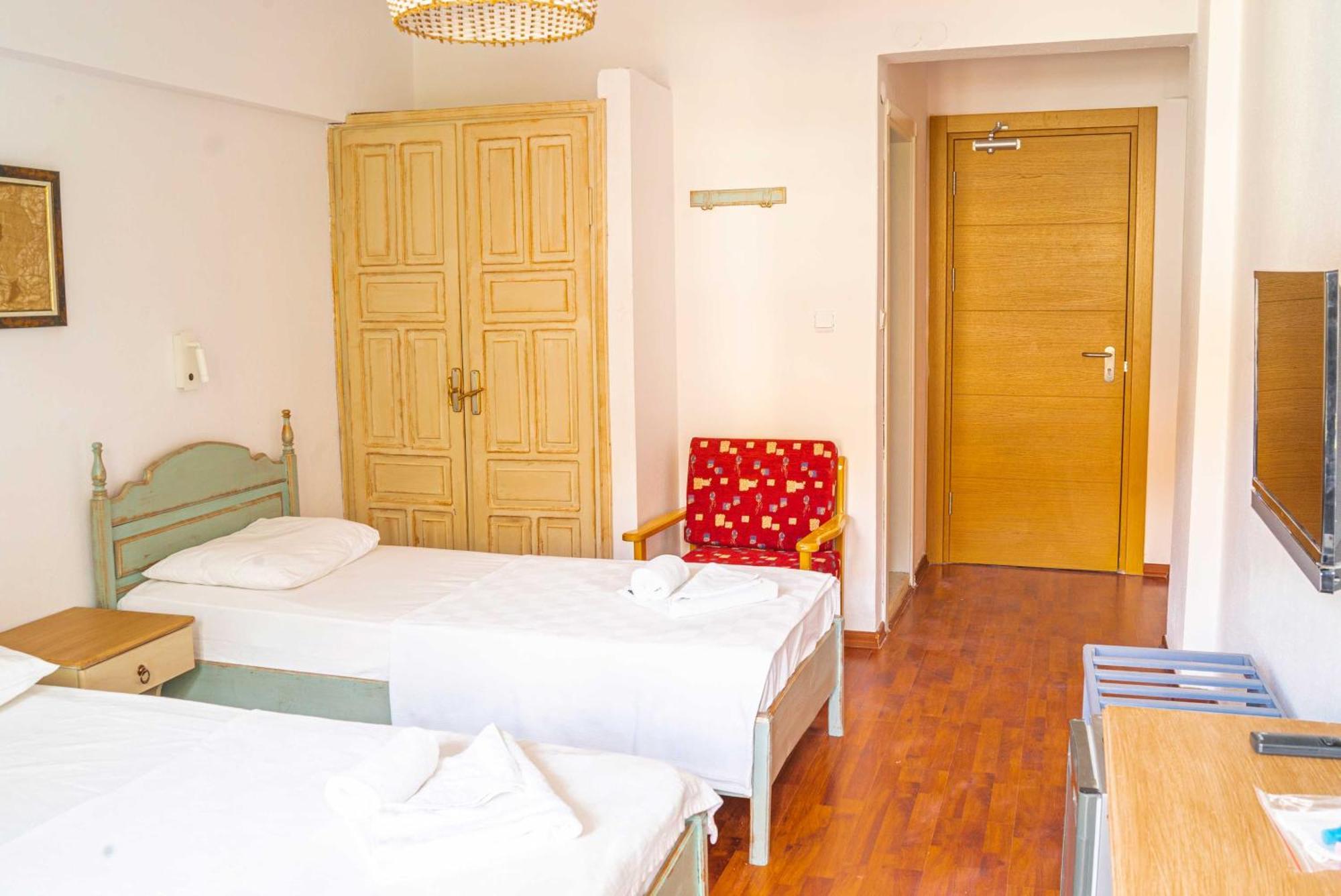 The Diplomat Hotel Турунч Стая снимка